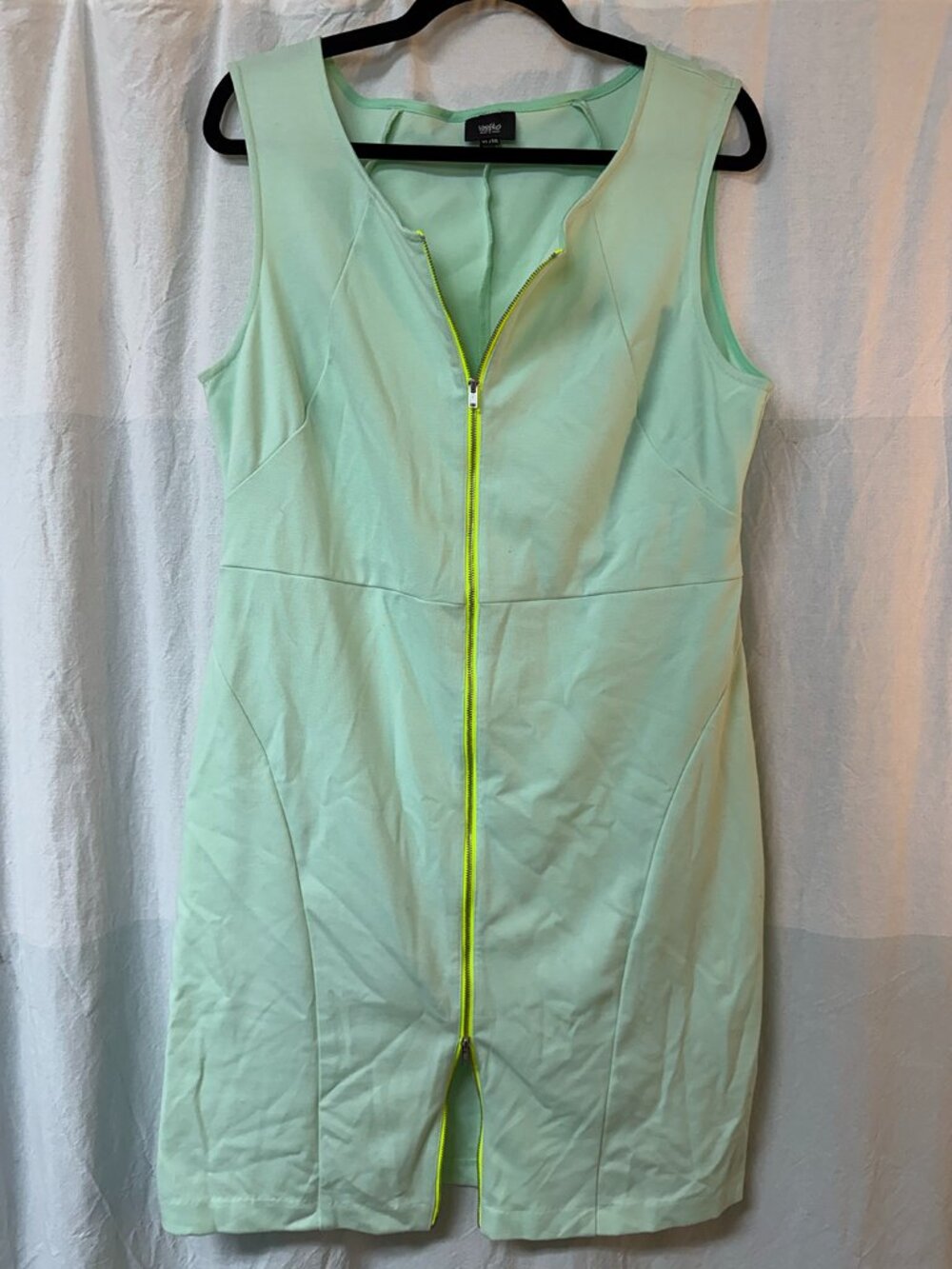 Sleeveless Knee Length Dress